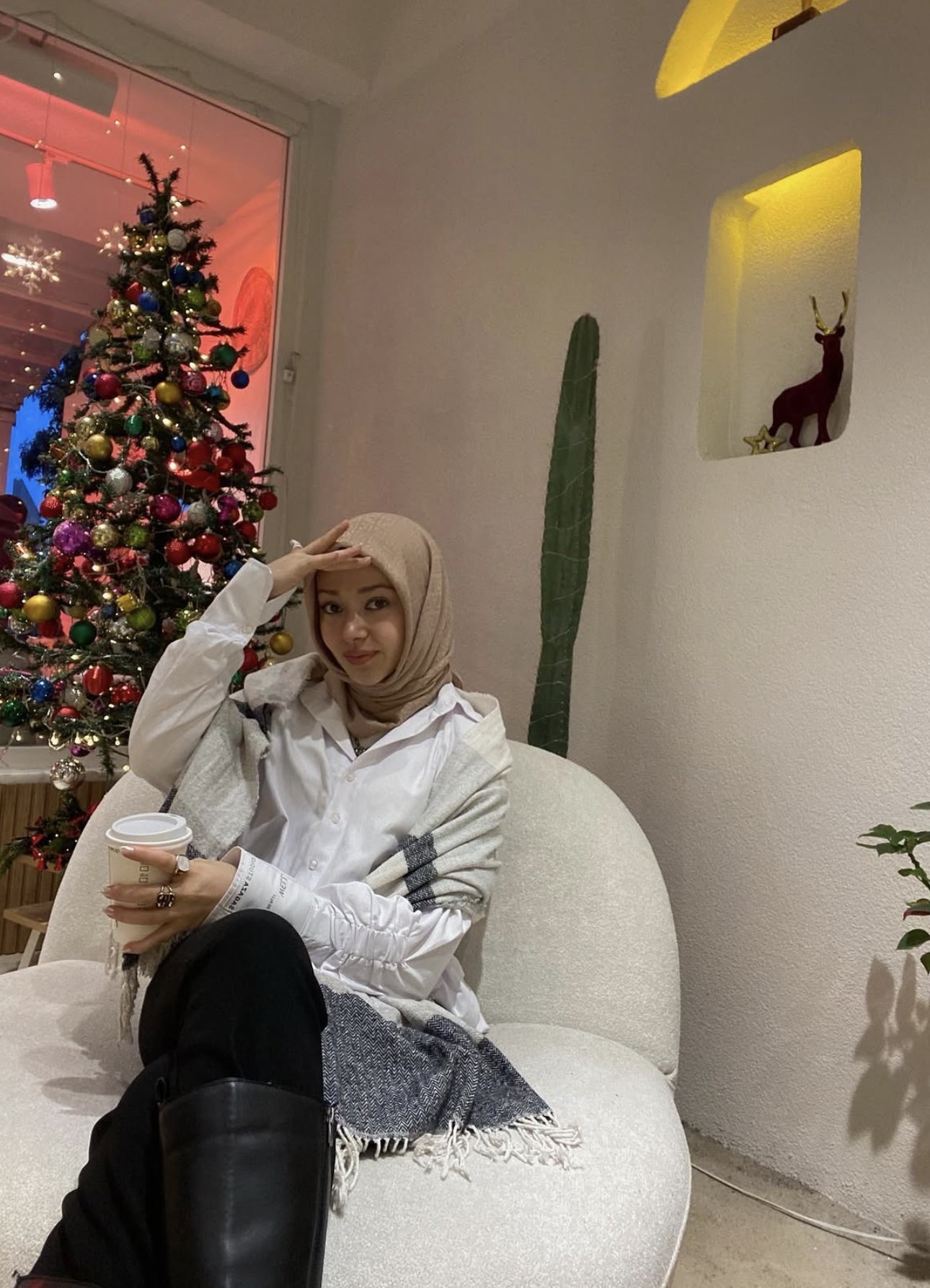 Kuzucak Kendi Evinde Hizmet Veren Escort Aylin